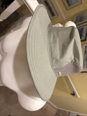 Tilley Light Sage Wide-Brim Ventilated Sun Hat for Men